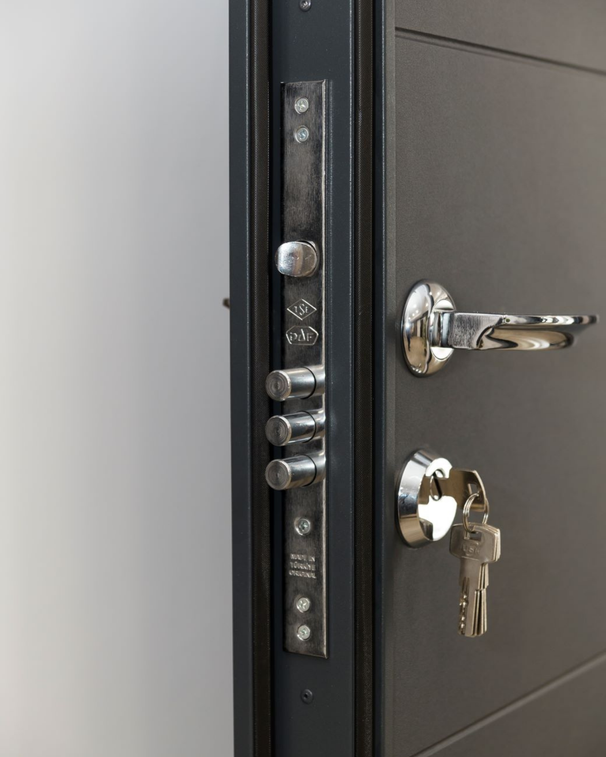 Usa Exterior Metalica pentru Apartament "Standard" Thermo Standard, Maro/Alb