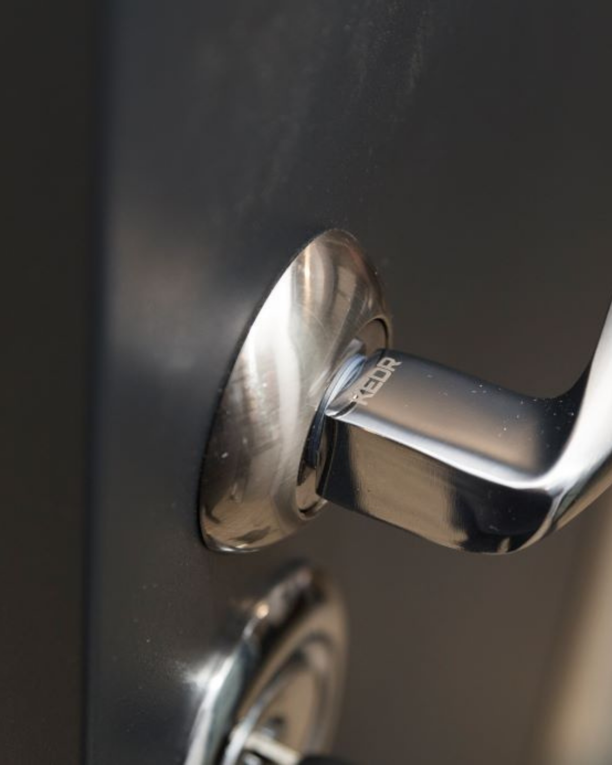 Usa Exterior Metalica pentru Apartament "Standard" Thermo Standard, Maro/Alb